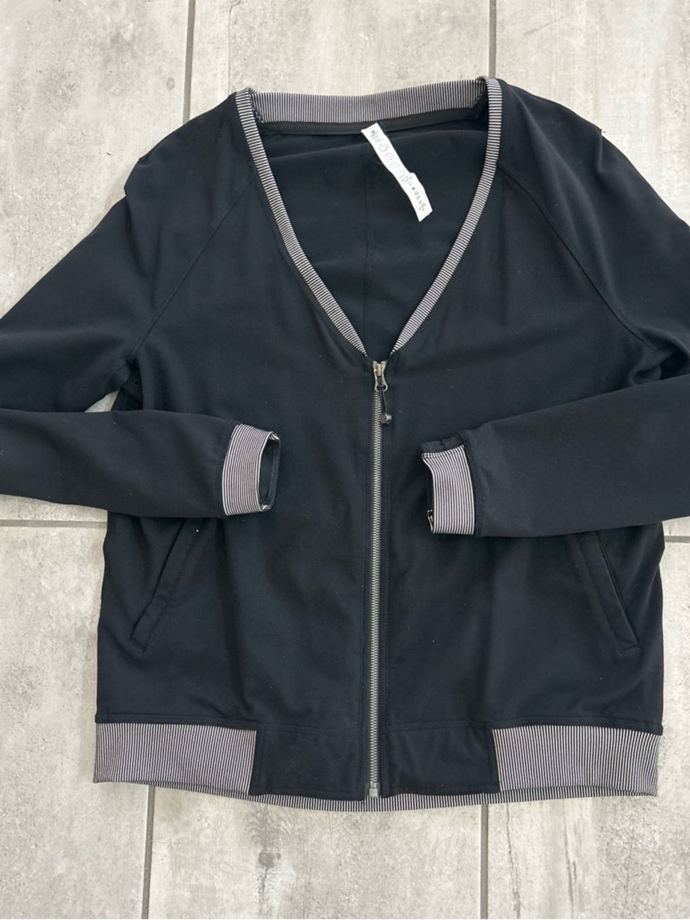EUC Lululemon Athletica Black Lightweight Jacket Stretch- V Neck -Size 10